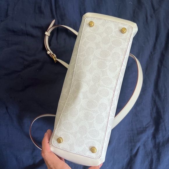 Coach - Picture 6 of 9